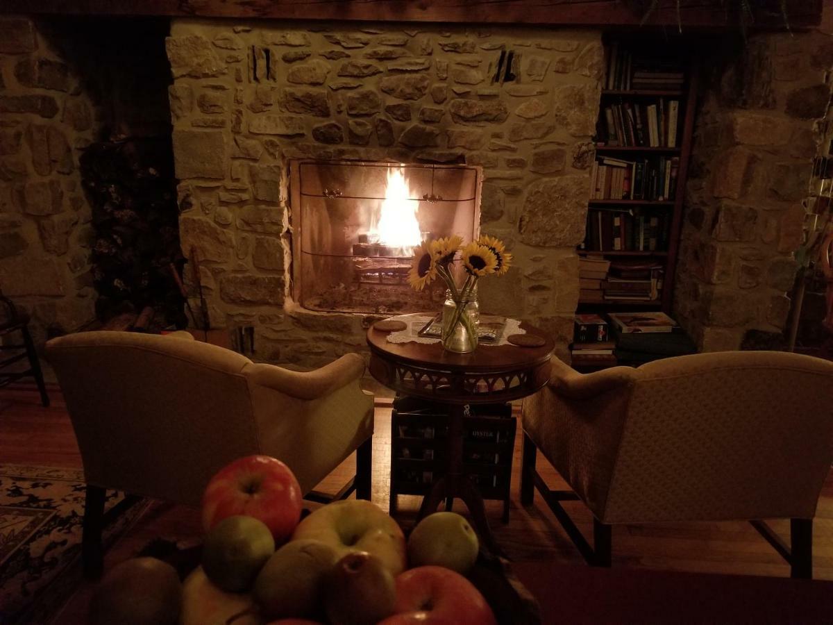 Hawk Mountain Bed & Breakfast Kempton Esterno foto